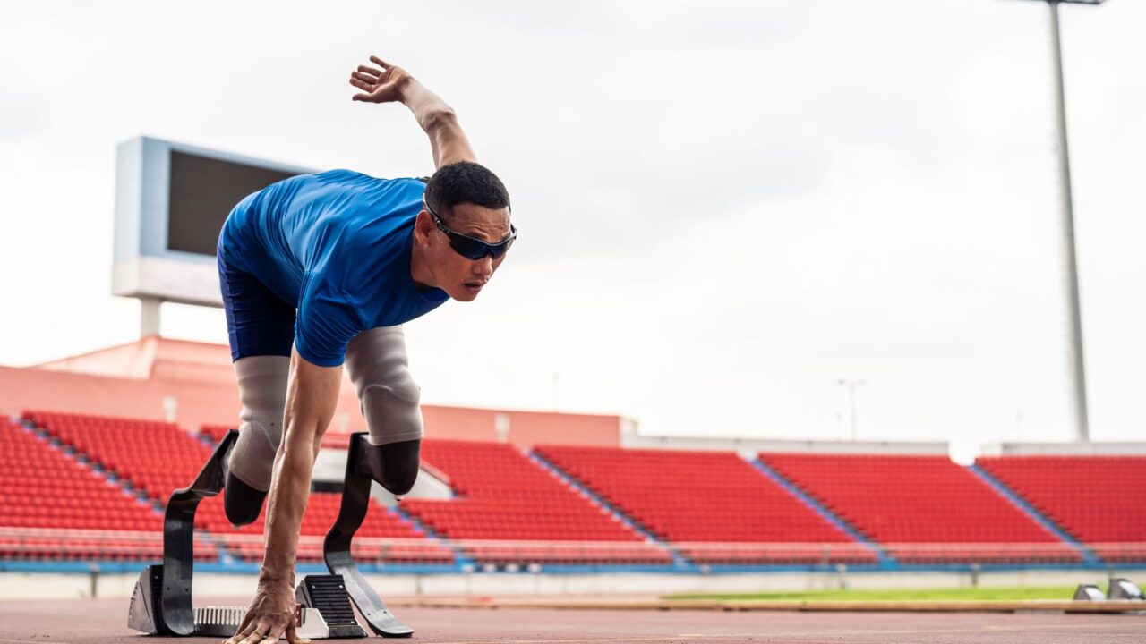 An Asian para athlete preparing to run