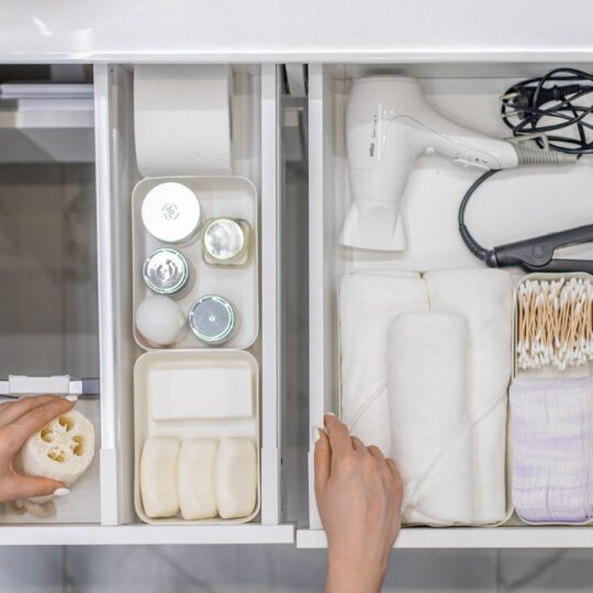 2025’s Most Pinned Storage Hacks for Small Spaces