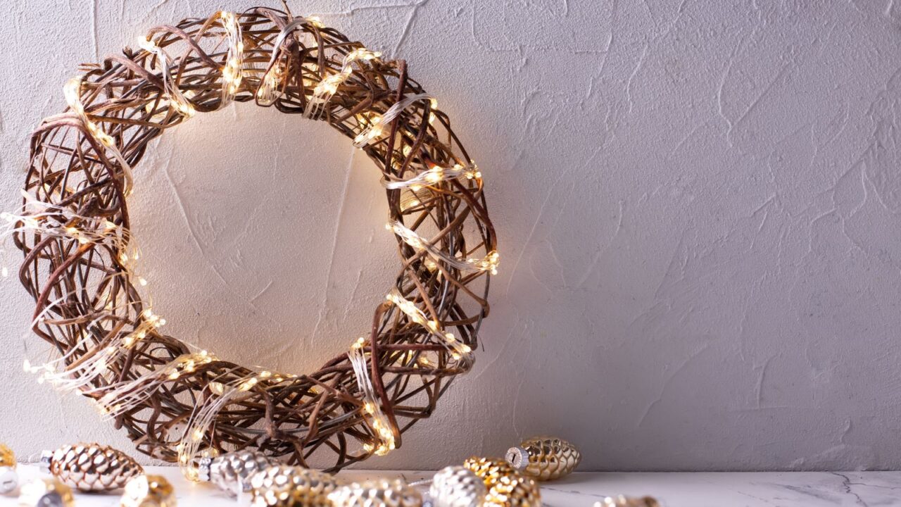 String lights wreath