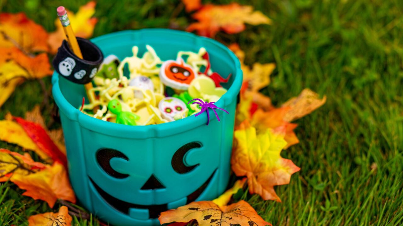 Halloween party favors basket