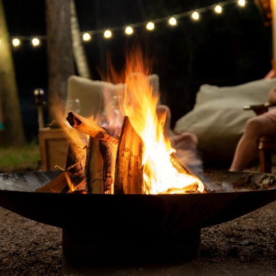 15 Essentials to Host a Cozy Backyard Bonfire