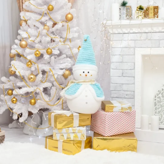 15 Ways to Create a Cozy, White Holiday Theme