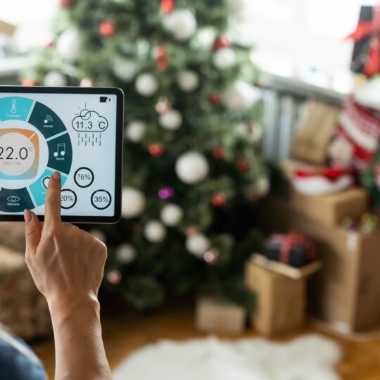 How Smart Homes Simplify Holiday Hosting