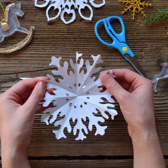 DIY Winter Decor Projects for a Personal Touch