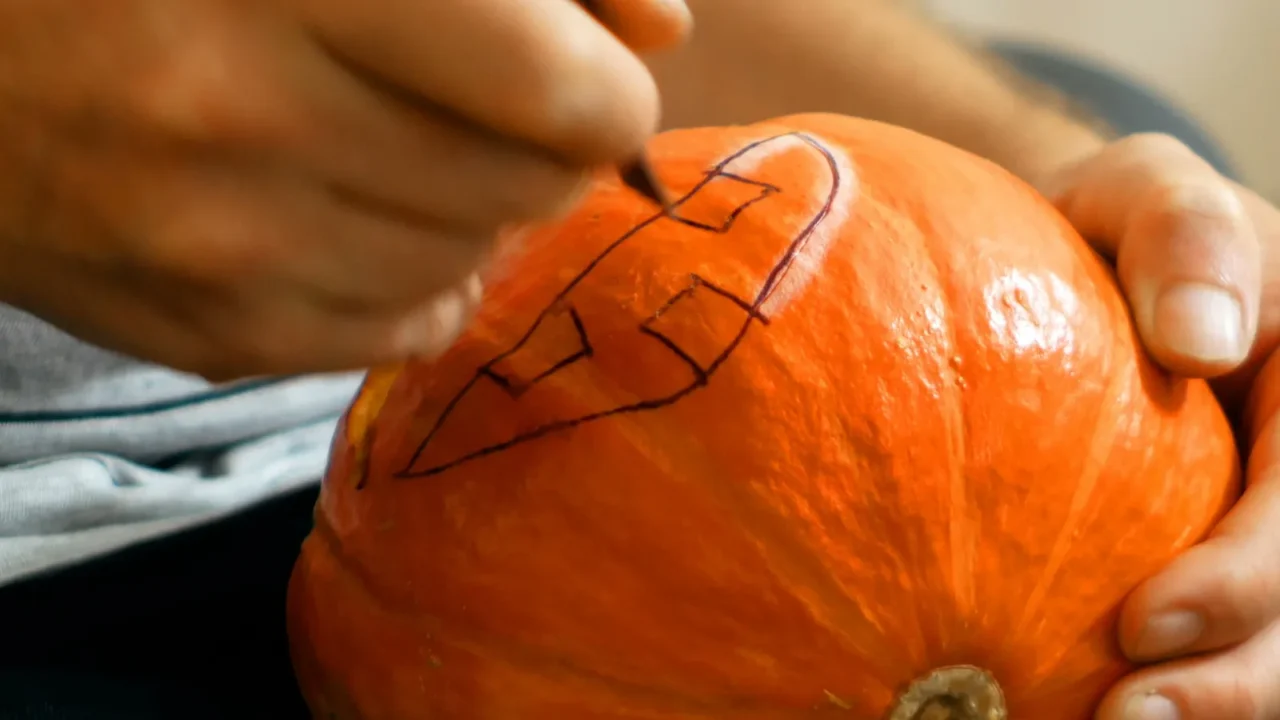 carve a pumpkin for halloween with a knife