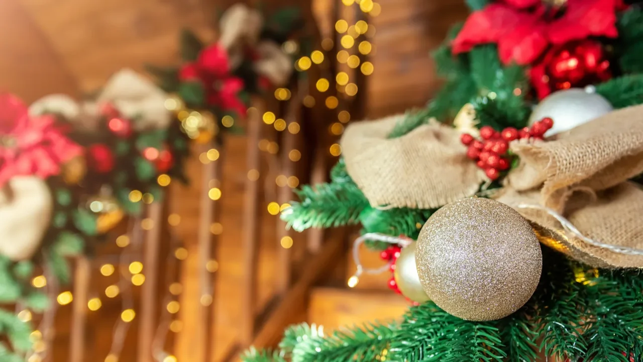 closeup house wooden staricase handrails railings decorated with artificial holly