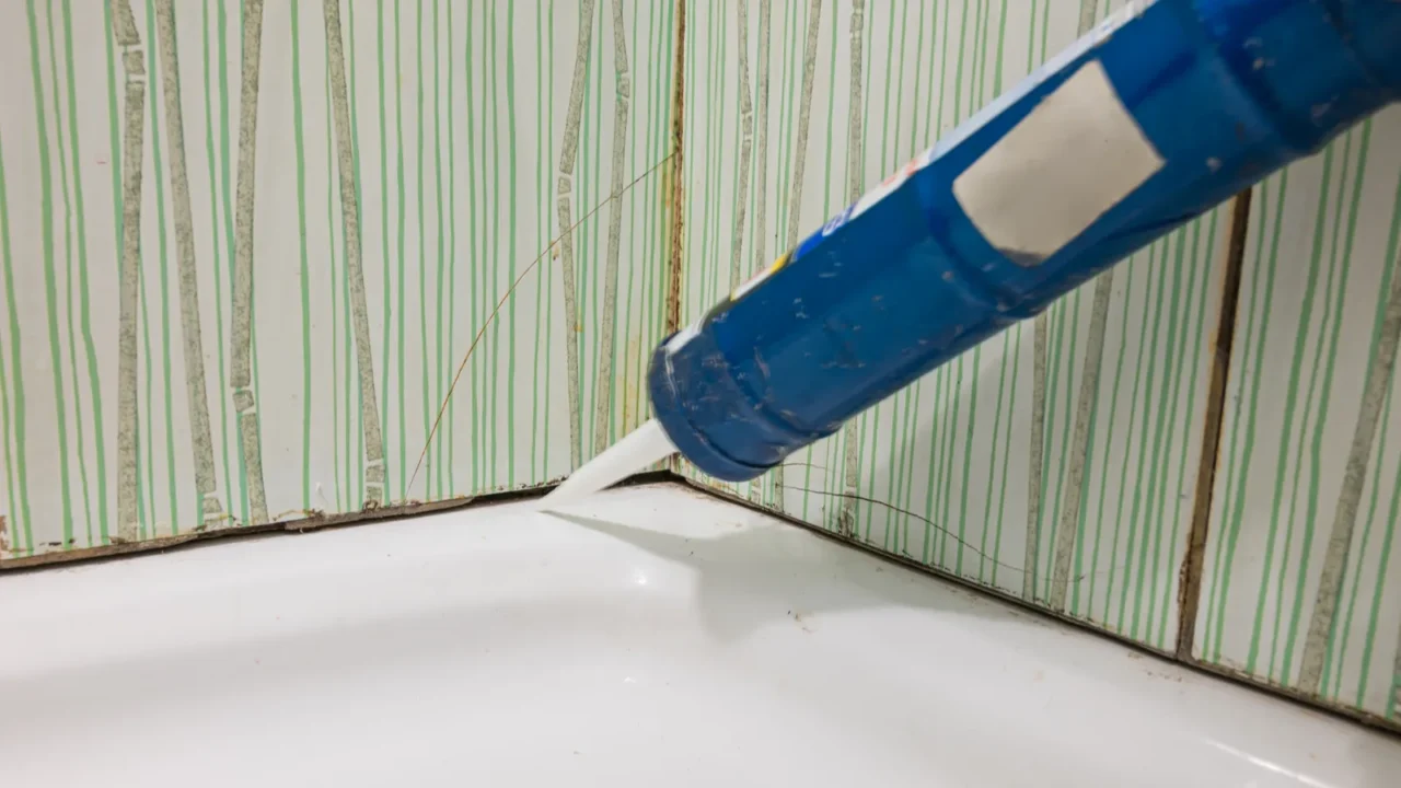 fixing old mold destroy join lines in bathroom with caulking