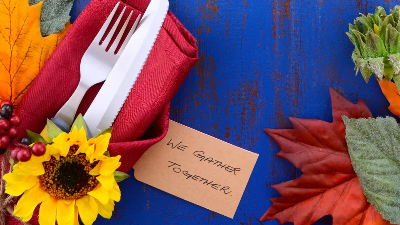 Happy thanksgiving blue background with decorated borders.