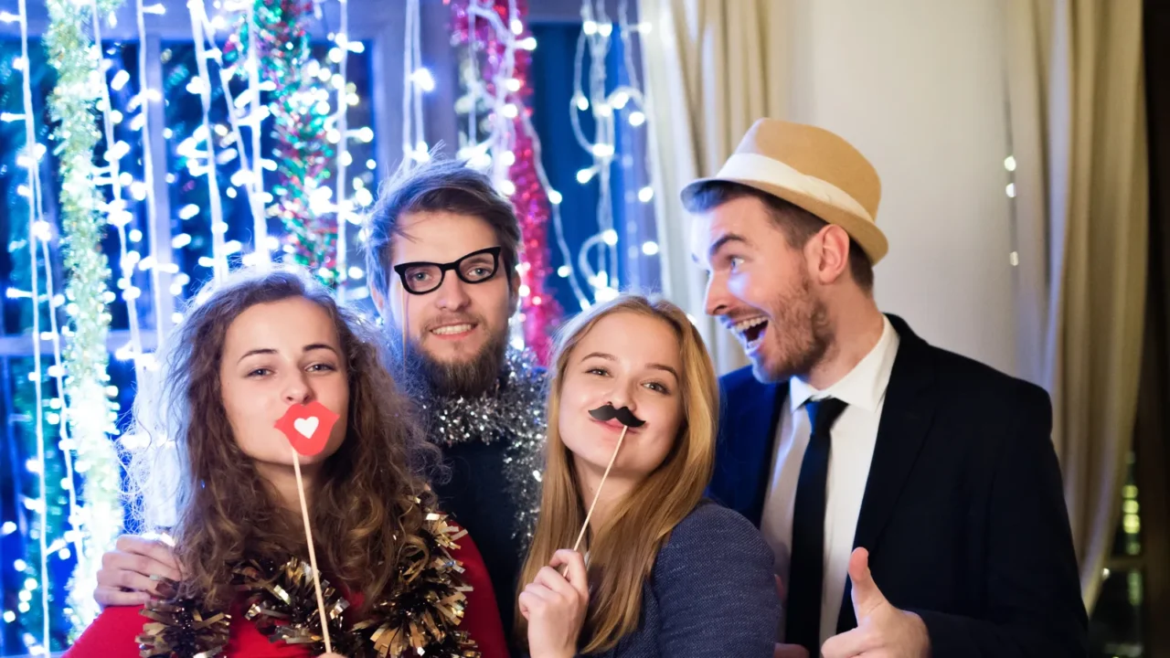 hipster friends celebrating new years eve together photobooth p