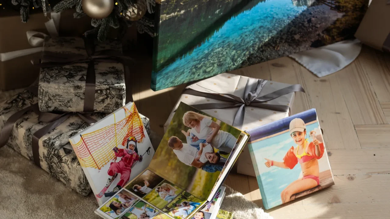 photo printing christmas family memories small boy looking at christmas