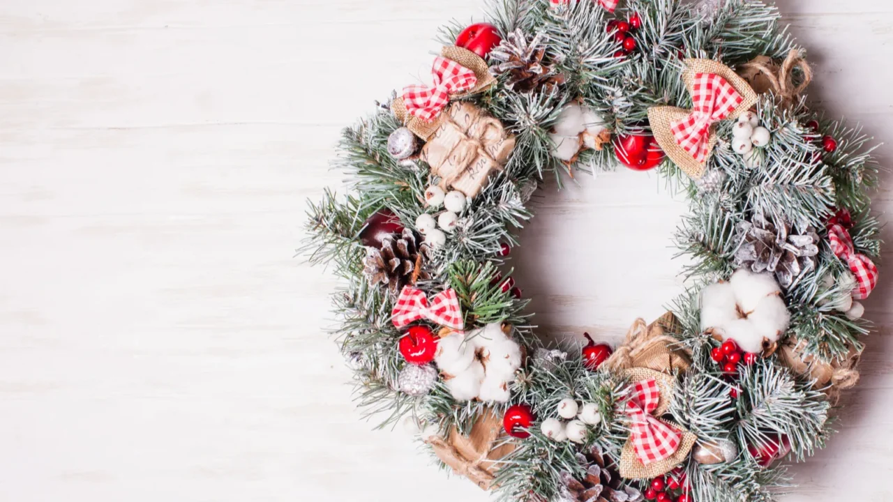 red and white christmas wreath