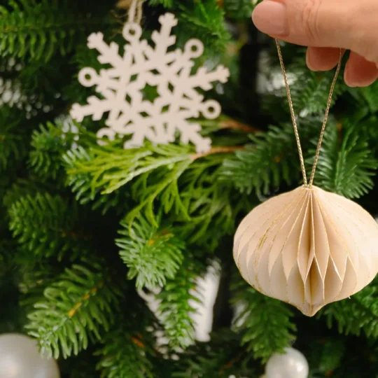 Easy Last-Minute Christmas Ornaments You’ll Love