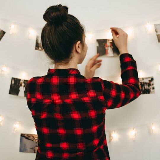 How to Create a New Year’s Eve Memory Wall?