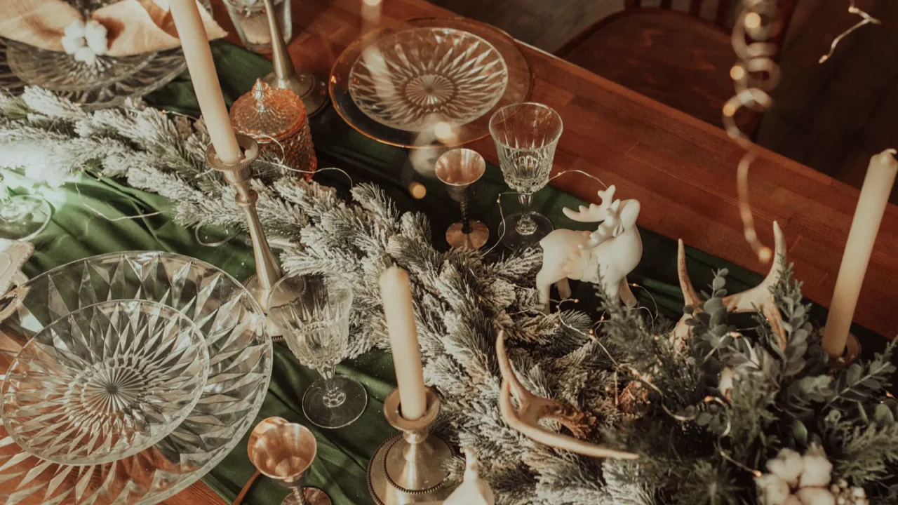 chic christmas table setting in beige and wooden colors glassware