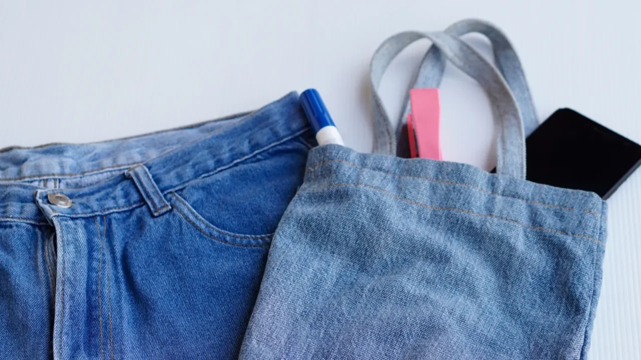 handmade eco friendly diy bag made of old blue jeans