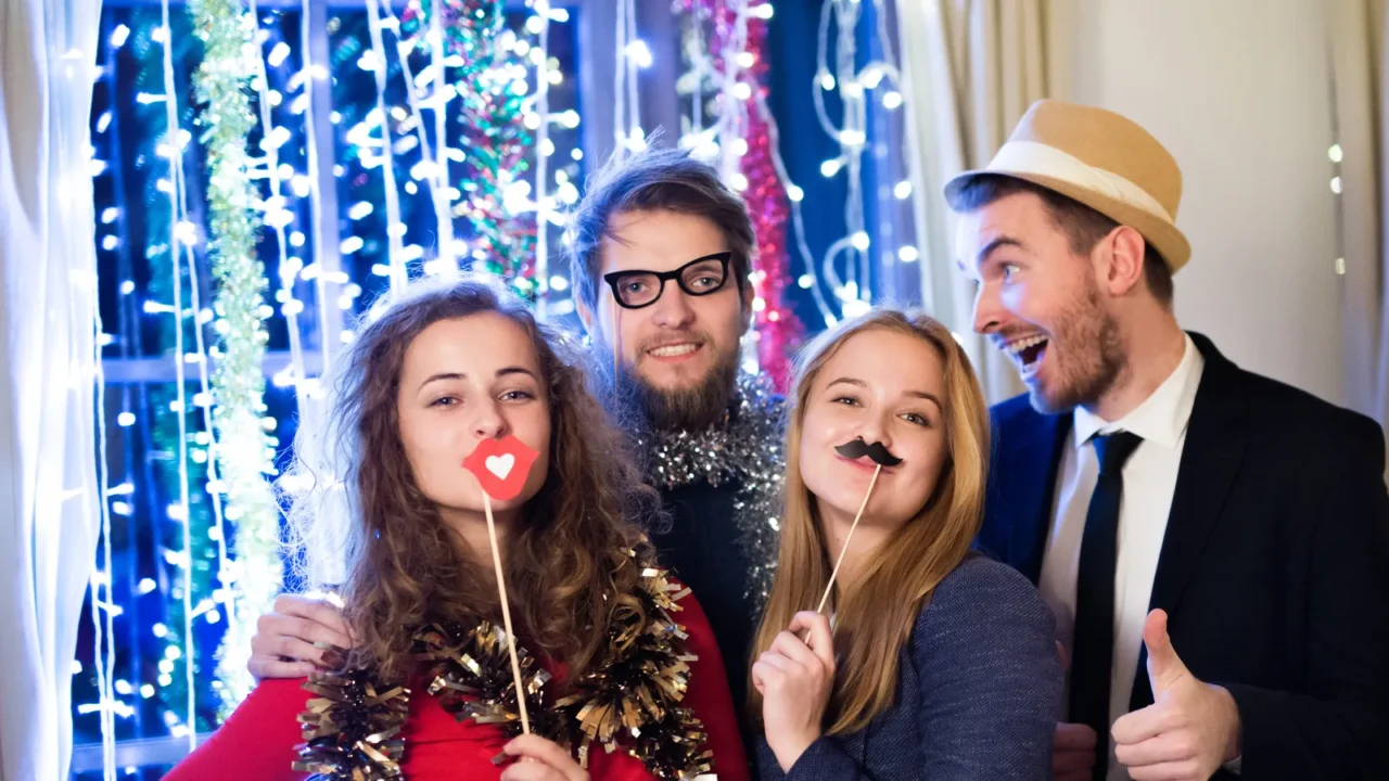 hipster friends celebrating new years eve together photobooth p