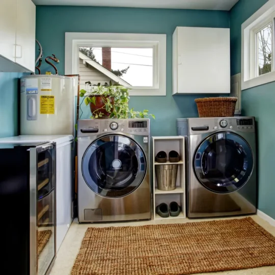 Easy Holiday Decor for Your Laundry Room