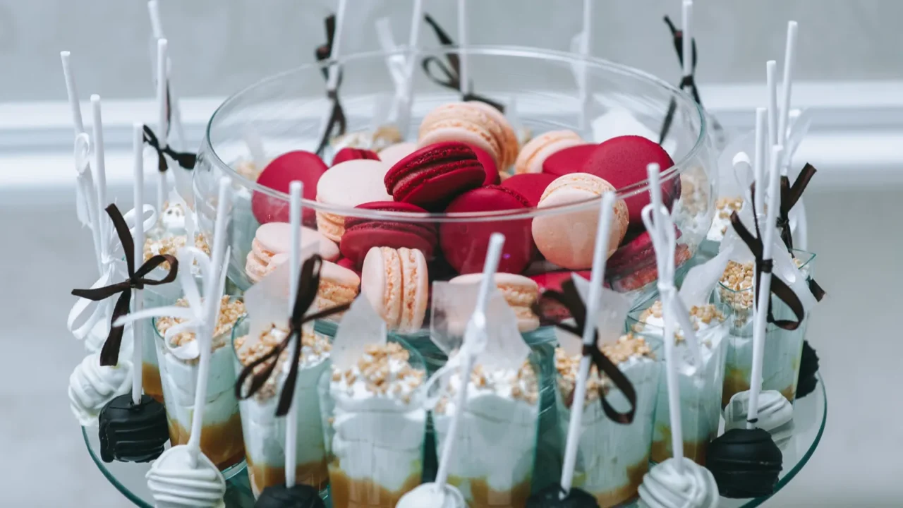 sweet table macaroons