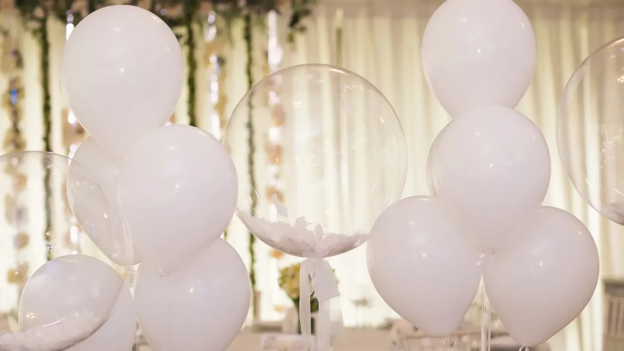 white wedding balloon wedding ceremony and arch decoration with white