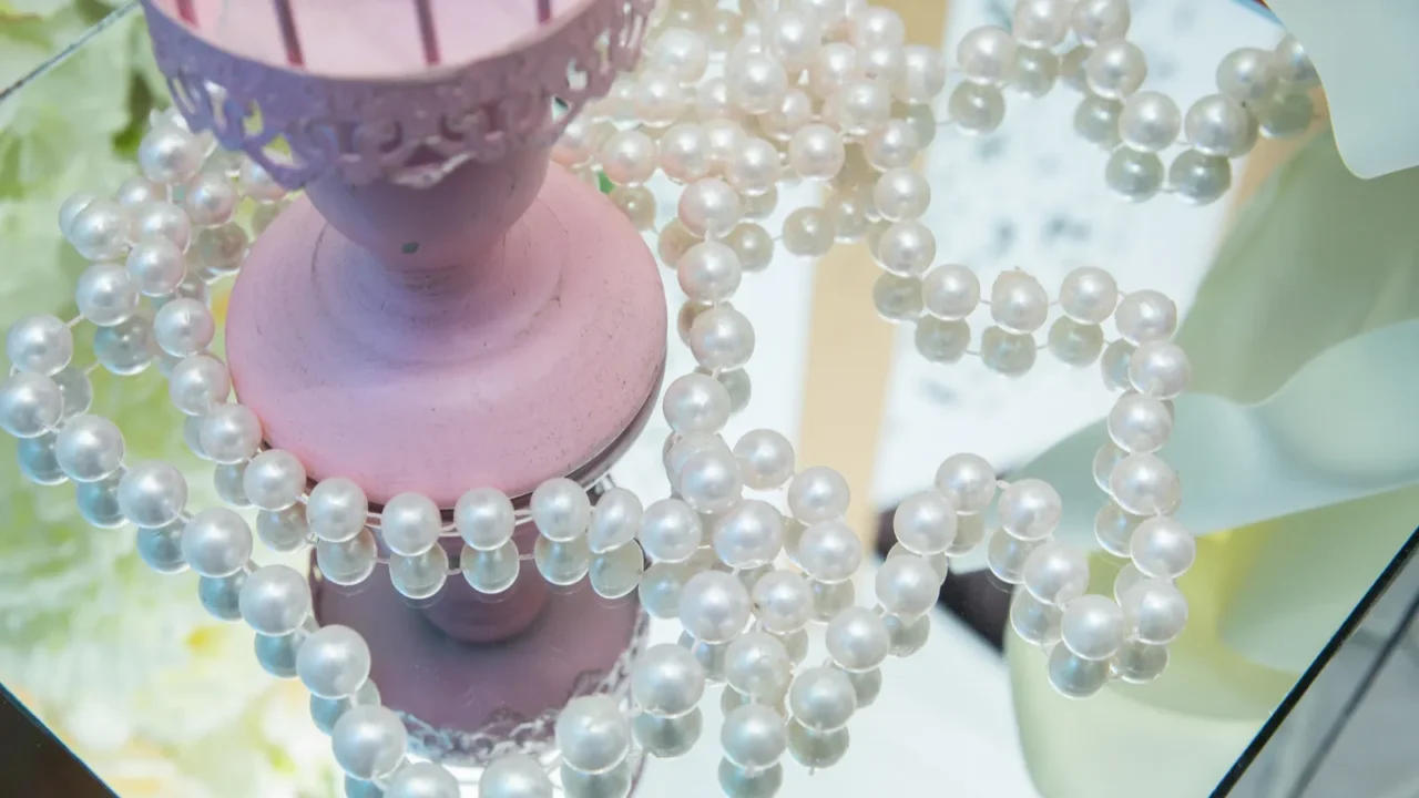 ball pearls for jewelry making spread out on the surface