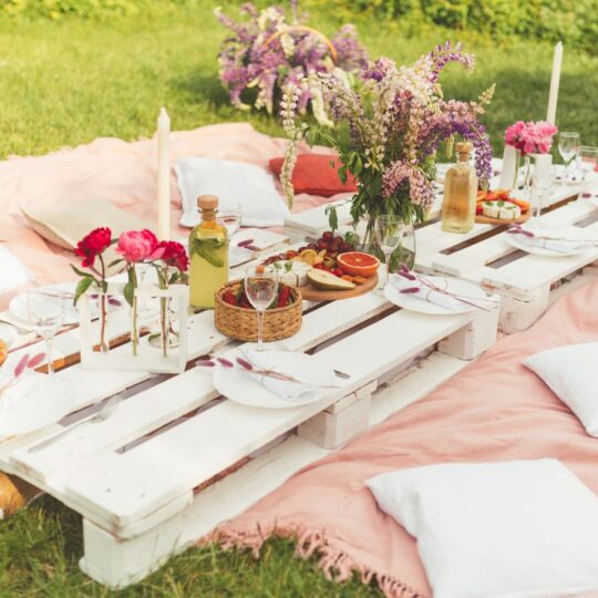 How to Host a Stylish Summer Brunch at Home