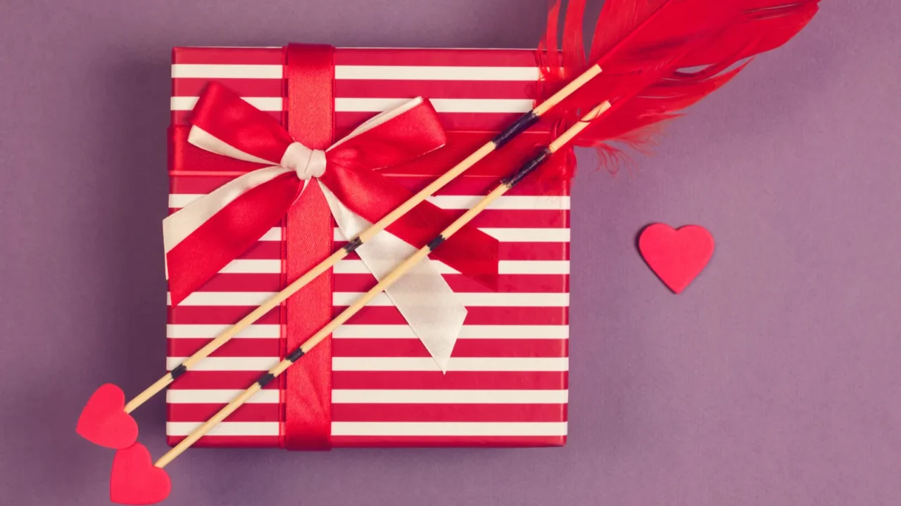 arrows heart shape and gift box