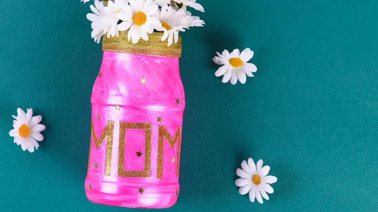 diy mothers day vase with text from a glass jar