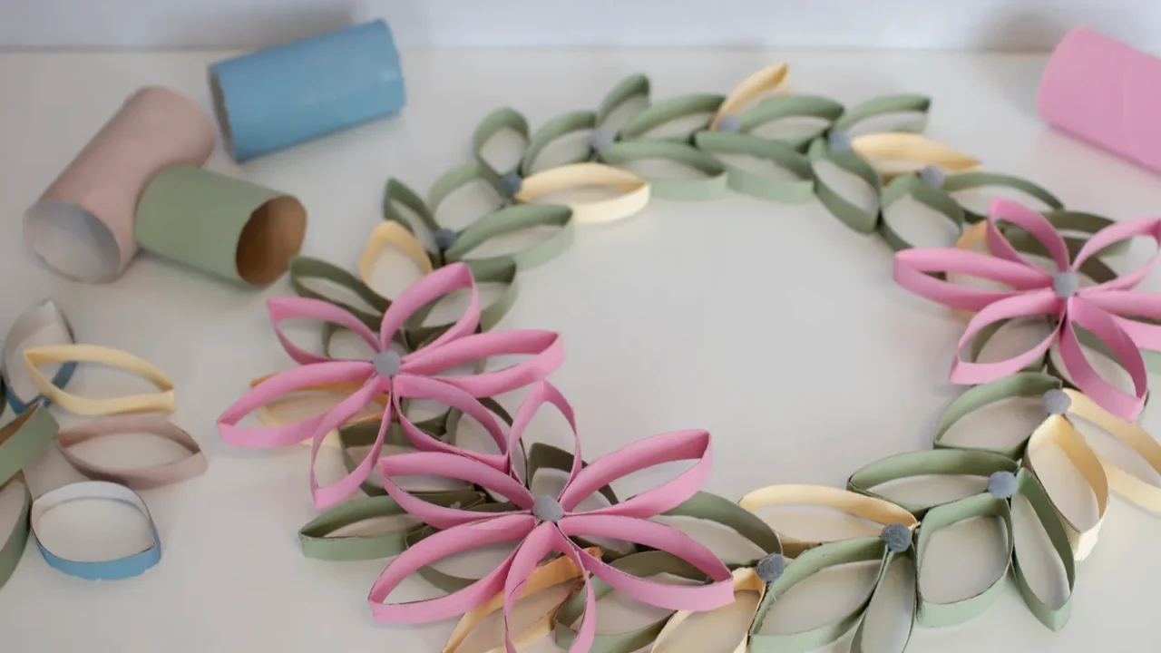 wreath from toilet roll tube for easter celebration zero waste