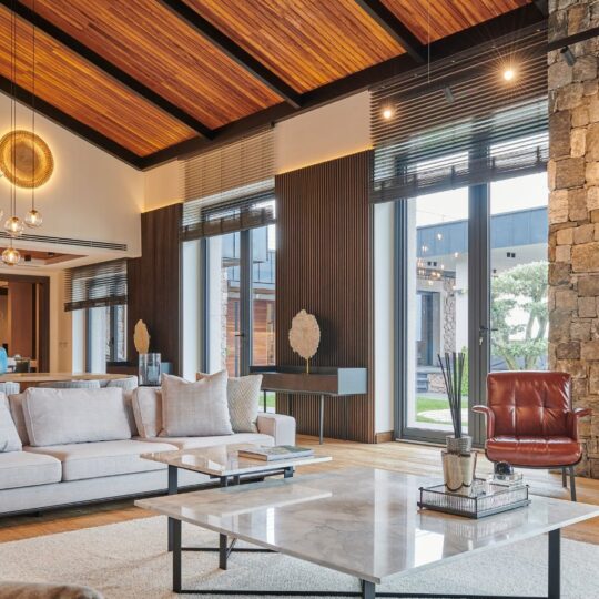 What Aspen Lodges Get Right About Cozy Mountain Decor
