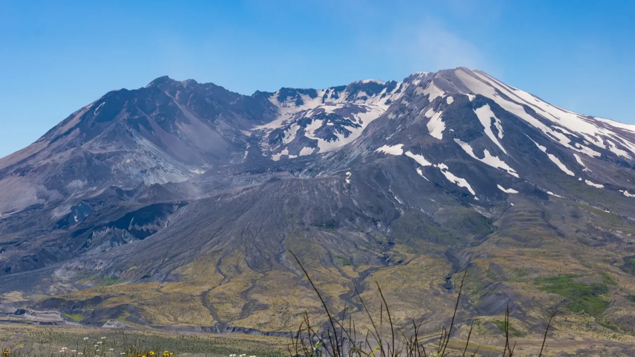 beautiful vistas at mt st helens national volcanic monument