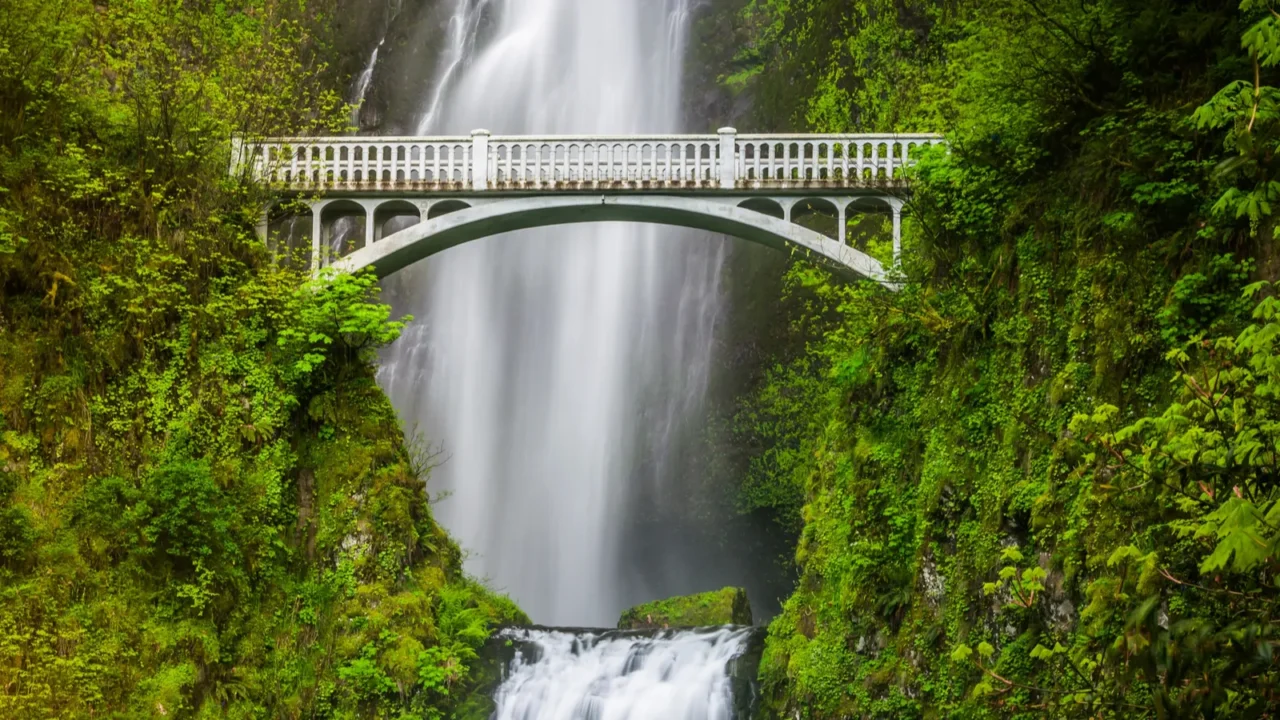 multnomah falls and bridge in the columbia river gorge oregon