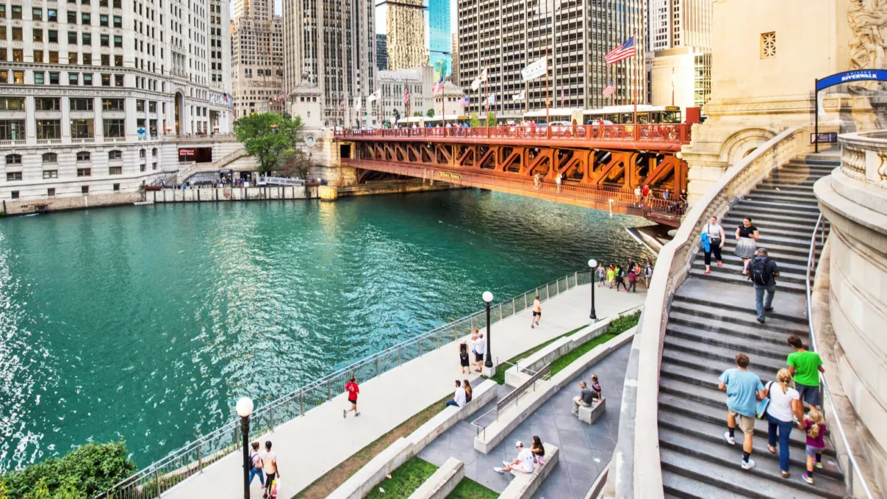 northern chicago river riverwalk on north branch chicago river in