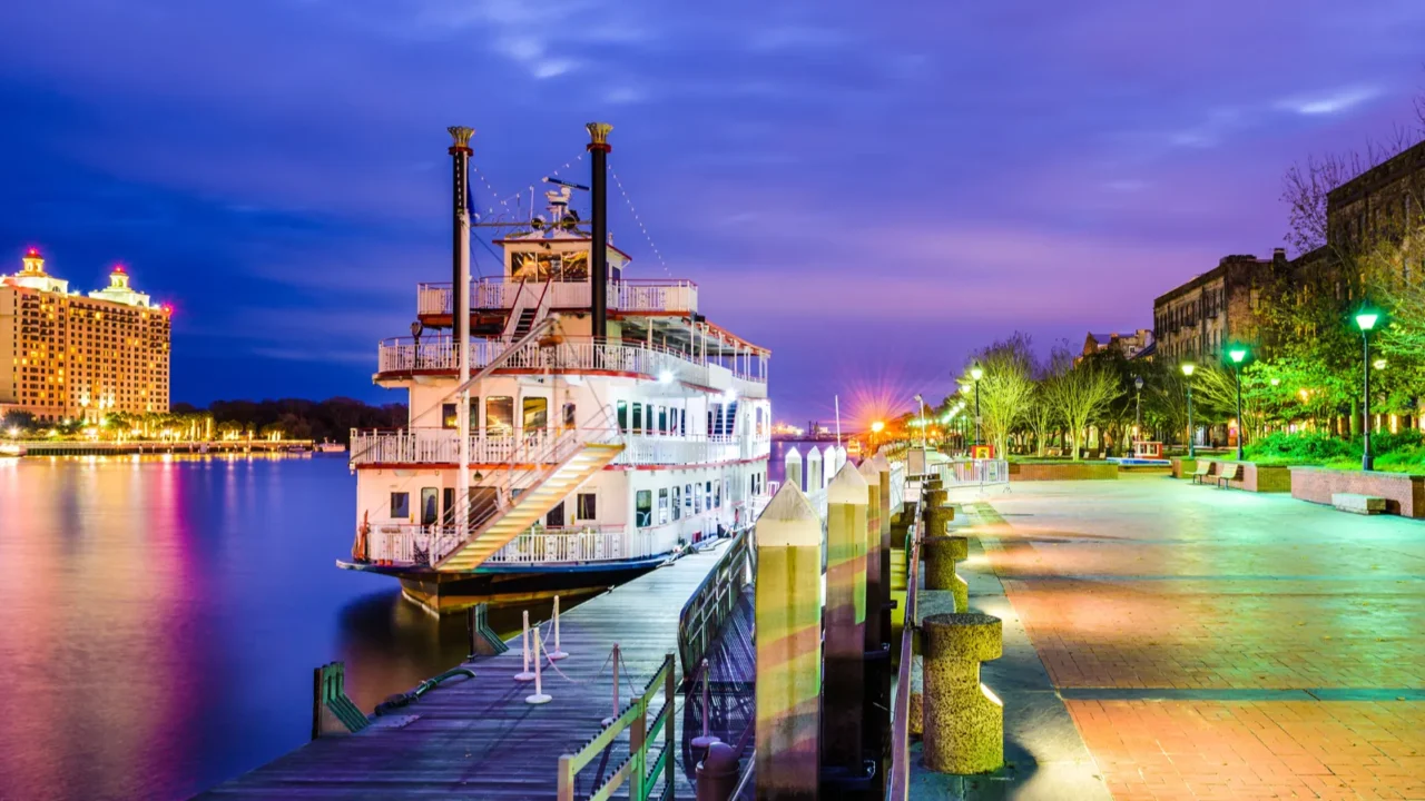 savannah geogia riverfront promenade