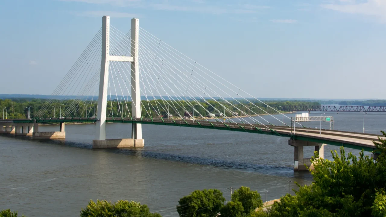 the great river bridge over the mississippi in burlington iowa