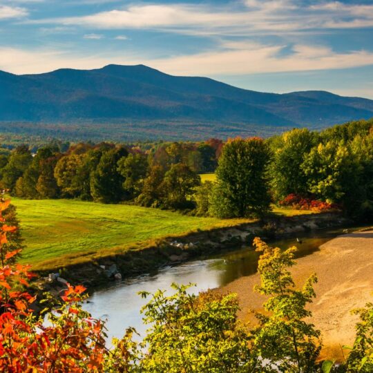 Take This Scenic Train Ride Through NH’s Fall Foliage