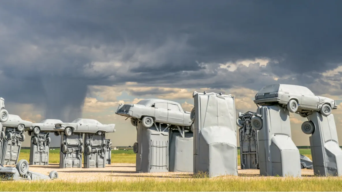 famous car sculpture created by Jim Reinders, a modern replica of England's Stonehenge using old cars.