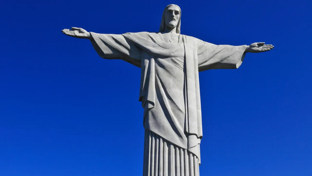 christ the redeemer statue in rio de janeiro