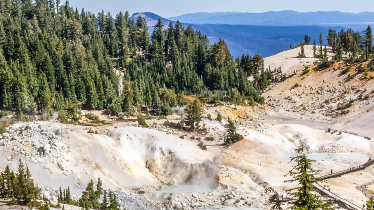 hot springs in the lassen volcanic national park california