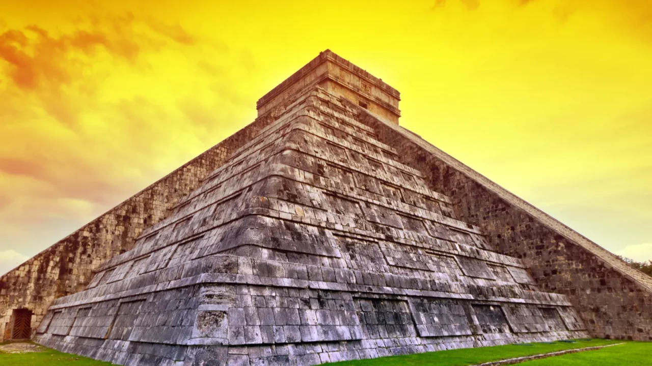 kukulkan pyramid in chichen itza at sunset