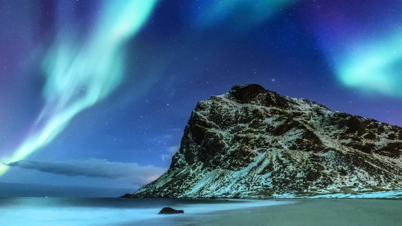 aurora borealis on the lofoten islands norway green northern lights