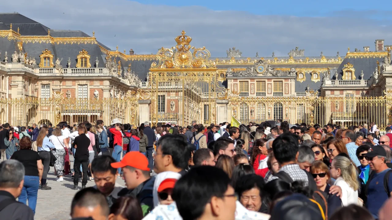 versailles france june 16 2019 tourist crowds at