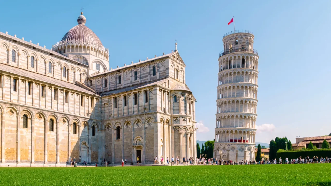 leaning tower of pisa italy with basilica and cathedral on