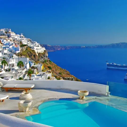 15 must-see spots for first-time travelers
