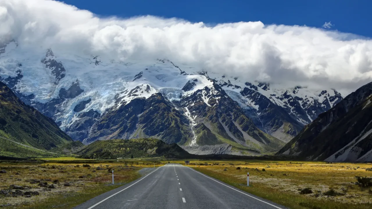 road to mt cook village new zealand