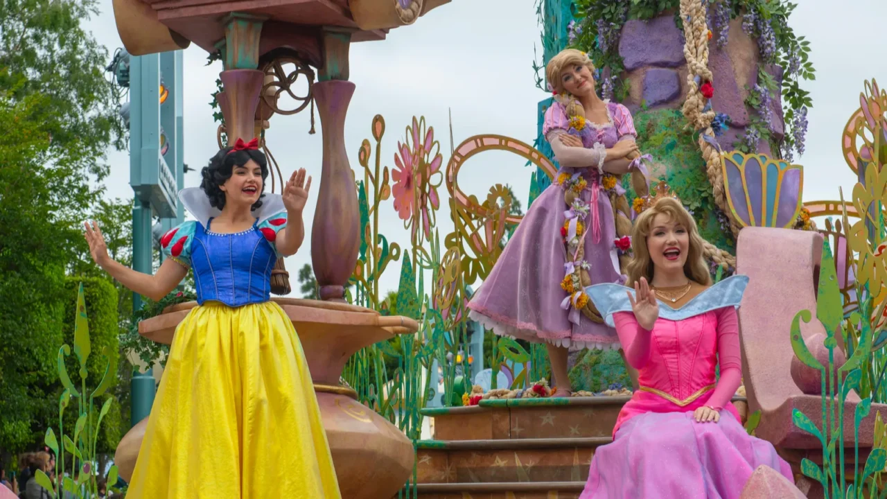 snow white at mickeys soundsational parade at disneyland park in