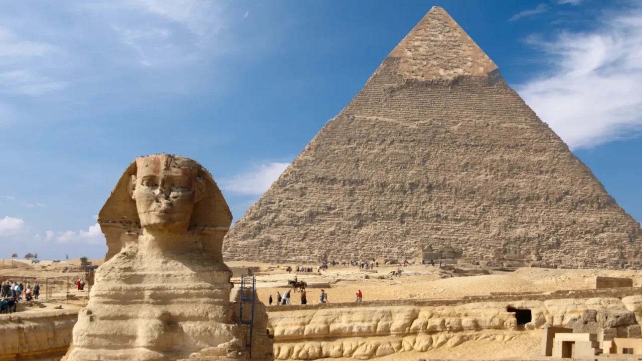 sphinx and the great pyramid in egypt
