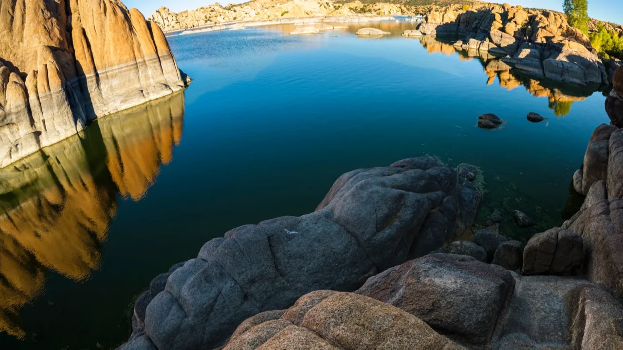 the natural beauty of watson lake in prescott arizona in