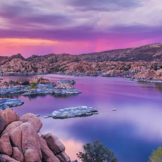Arizona’s stunning yet polluted lake still draws adventurers