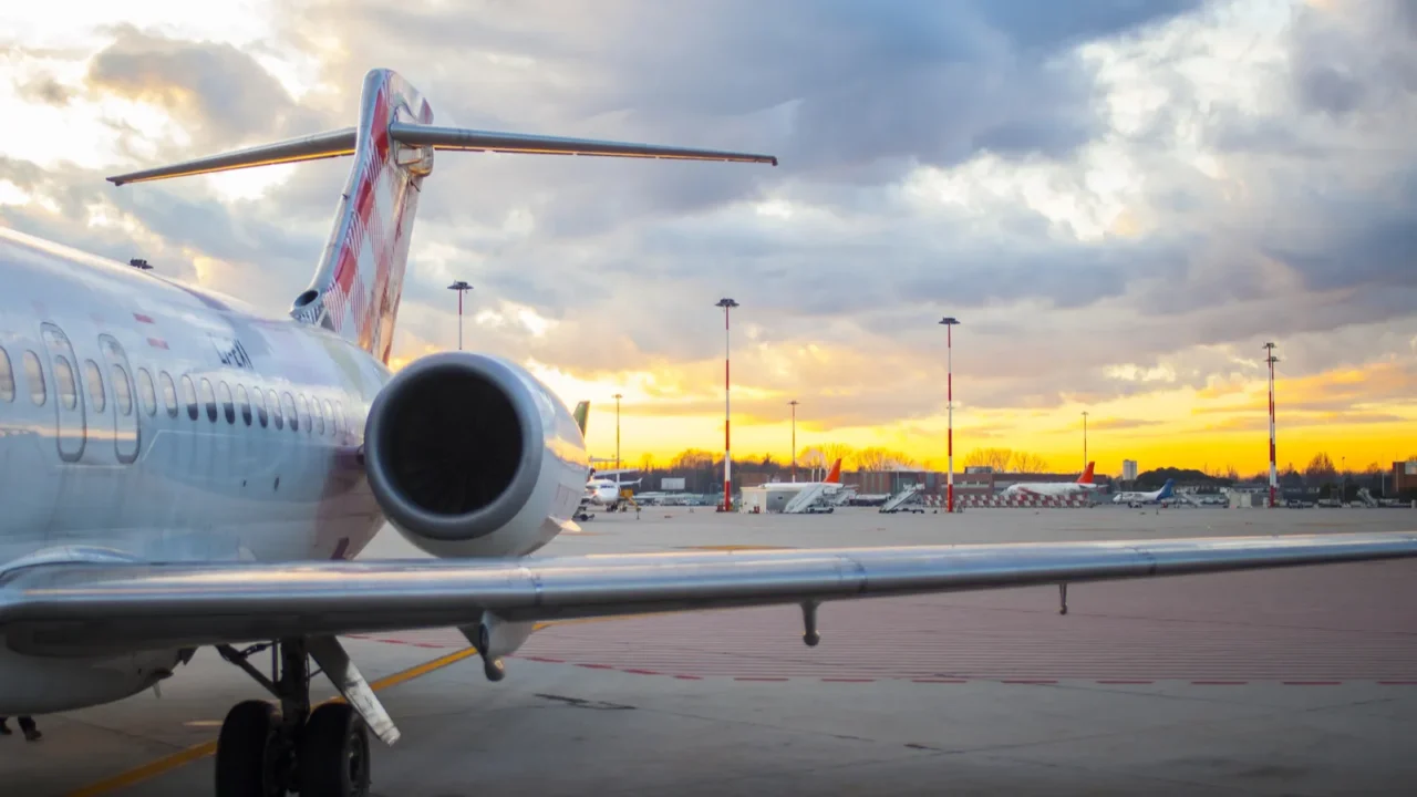 airplane at the terminal gate ready for takeoff