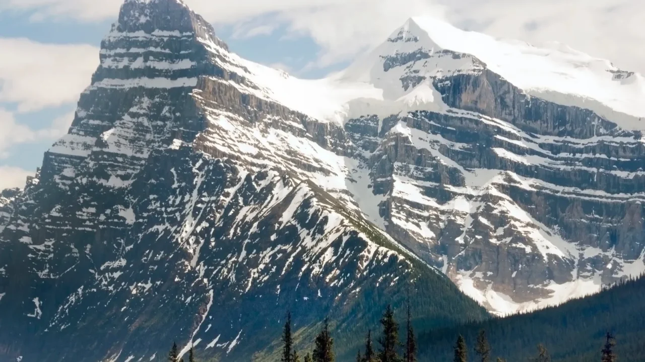beautiful scenery in the magnificent canadian rockies